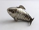 Lundin Antique 
presents: 
Fritz 
Sophus 
Albertus. Newer 
silver 
vinaigrette egg 
in the shape of 
a fish. Length 
9 cm