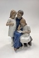 Danam Antik 
presents: 
Bing and 
Grøndahl 
Figurine - 
Mother with her 
Girls No. 1910