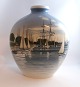 Lundin Antique 
presents: 
Royal 
Copenhagen. 
Unique by 
Harald 
Henriksen. 
Large vase with 
sailboats. 
Height 34 cm. 
...