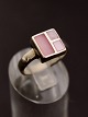 Middelfart 
Antik presents: 
Sterling 
silver ring 
with pink 
enamel