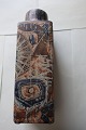 ViKaLi 
presents: 
Royal 
Copenhagen (RC) 
vase
Design: Nils 
Thorsen
Baca
1. grade
NR.: 870/2455
Square
H: ...