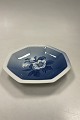 Danam Antik 
presents: 
Bing and 
Grondahl 
Christmas Rose 
8-sided bowl 
No. 217