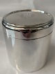 Antik Huset 
presents: 
English 
silver tea can 
with monogram 
on the lid.