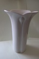 ViKaLi 
presents: 
A 
beautiful white 
vase from 
Arzberg, 
Germany
Theis vase 
makes the 
flowers even 
more ...