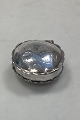 Danam Antik 
presents: 
Antique 
pill box / 
snuff box in 
silver