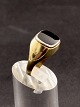 Middelfart 
Antik presents: 
8 carat 
gold ring with 
onyx