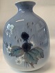 Antik Huset 
presents: 
Lyngby 
vase with 
floral motif / 
Blackberry.
Height 18.5 cm