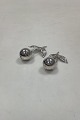 Danam Antik 
presents: 
Georg 
Valdemar 
Nielsen 
Flower-shaped 
Silver salt and 
pepper set