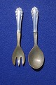 Antikkram 
presents: 
Lily of 
the Valley 
Georg Jensen 
Danish silver 
flatware, 
salad cutlery 
of 2 pieces 
with horn