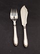 Middelfart 
Antik presents: 
Silver 
plated fish 
serving set