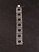 Middelfart 
Antik presents: 
Sterling 
silver filigree 
bracelet with 
amber