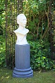 K&Co. presents: 
Old French 
column pedestal 
in wood with 
blue-gray paint 
and a fine 
patina. 
H: 65cm...