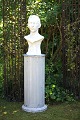 K&Co. presents: 
Old French 
column pedestal 
in wood with 
gray color.
H: 85cm...