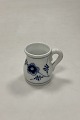 Danam Antik 
presents: 
Royal 
Copenhagen Blue 
Fluted Small 
Creamer