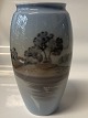 Antik Huset 
presents: 
Bing & 
Grondahl Vase, 
Motif house by 
the water
Dec. no. 
641-5254