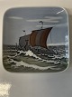 Antik Huset 
presents: 
Royal 
Copenhagen 
Square Asian 
Viking ships.
Deco. No. 3479