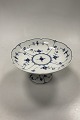 Danam Antik 
presents: 
Royal 
Copenhagen Blue 
Fluted Plain 
Footed Cake 
Bowl No 458