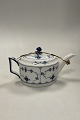 Danam Antik 
presents: 
Royal 
Copenhagen Blue 
Fluted Tea Pot 
No. 254