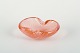 L'Art presents: 
Murano 
glass bowl in 
pink with 
controlled 
bubble 
decoration.
