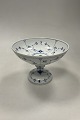 Danam Antik 
presents: 

Royal 
Copenhagen 
Musselmalet 
Riflet Bowl on 
Foot No. 428