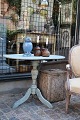 K&Co. presents: 
19th 
century oval 
Baroque tilting 
table in oak 
with fine 
patinated light 
blue colour...
