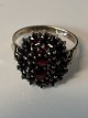 Antik Huset 
presents: 
Ladies' 
ring with red 
garnets in 
gold-plated 
silver.
Size 52.