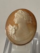 Antik Huset 
presents: 
18 karat 
gold, Ladies 
Camé gold ring.
Ring size 58