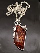 Middelfart 
Antik presents: 

Sterling 
silver pendant 
with amber