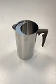 Danam Antik 
presents: 
Stelton 
Cylinda-line 
stainless steel 
serving jug