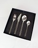 Osted Antik & 
Design 
presents: 
New York 
Cutlery Set - 
Stainless Steel 
- 24 Pieces - 
Henning Koppel 
- Georg Jensen
