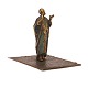Aabenraa 
Antikvitetshandel 
presents: 
Figurine 
in the shape of 
a man on a 
carpet. H: 
9,5cm. Base: 
9x11cm