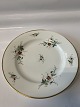 Antik Huset 
presents: 
Royal 
Copenhagen 
Dinner plate 
with flower 
bouquet.
Measures 23 
cm.