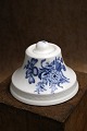 K&Co. presents: 
Old 
inkwell (can be 
used as a small 
vase) in Blue 
Flower, Braided 
from Royal 
Copenhagen...