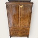 Moster Olga - 
Antik og Design 
presents: 
Cabinet
mahogany
* DKK 2,800