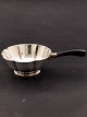 Middelfart 
Antik presents: 
Silver 
serving bowl 
with wavy edge