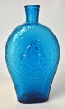 Pegasus – Kunst 
- Antik - 
Design 
presents: 
Swedish 
pocket lark in 
blue glass with 
Oscar II 
monogram and 
the ...