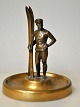 Pegasus – Kunst 
- Antik - 
Design 
presents: 
German 
artist (20th 
century): A 
skier with his 
skis. Bronze 
figure.