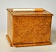 Pegasus – Kunst 
- Antik - 
Design 
presents: 
Russian 
cigarette case 
in birch root, 
circa 1900.