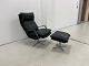 MR Retro Design 
presents: 
Søren Lund 
SL330 recliner 
with stool in 
black solid 
leather. New 
price 39,869,-