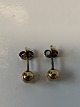 Antik Huset 
presents: 
8 carat 
gold Earrings 
with gold ball.