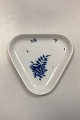 Danam Antik 
presents: 
Royal 
Copenhagen Bleu 
Royal 
Triangular Dish 
No. 14033