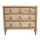 Aabenraa 
Antikvitetshandel 
presents: 
Gustavian 
chest of 
drawers. Sweden 
circa 1780. H: 
8935cm. Top: 
102x42cm
