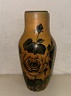 Reutemann Antik 
presents: 
Handpainted 
With flowers: 
Ceramic vase 
From P. Ipsens 
Enke