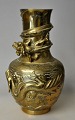 Pegasus – Kunst 
- Antik - 
Design 
presents: 

Chinese 
bronze vase, 
20th century.