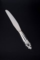 L'Art presents: 
Georg 
Jensen
Long dinner 
knife, “Acorn / 
Konge”.
Sterling 
silver and 
stainless 
steel, after 
1944.