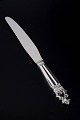 L'Art presents: 
Georg 
Jensen
Long dinner 
knife, “Acorn / 
Konge”.
Sterling 
silver and 
stainless 
steel, after 
1944.