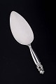 L'Art presents: 
Georg 
Jensen
Sandwich 
server, “Acorn 
/ Konge”.
Sterling 
silver, after 
1944.