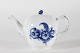 Stari Antik 
presents: 
Royal 
Copenhagen
Blue flower 
braided
Small teapot 
8122
