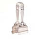 Aabenraa 
Antikvitetshandel 
presents: 
Georg 
Jensen Acorn 
sterlingsilver 
asparagus tong. 
L: 18,5cm
