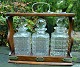 Pegasus – Kunst 
- Antik - 
Design 
presents: 
English 
tantalus with 
three crystal 
decanters, 19th 
century.
